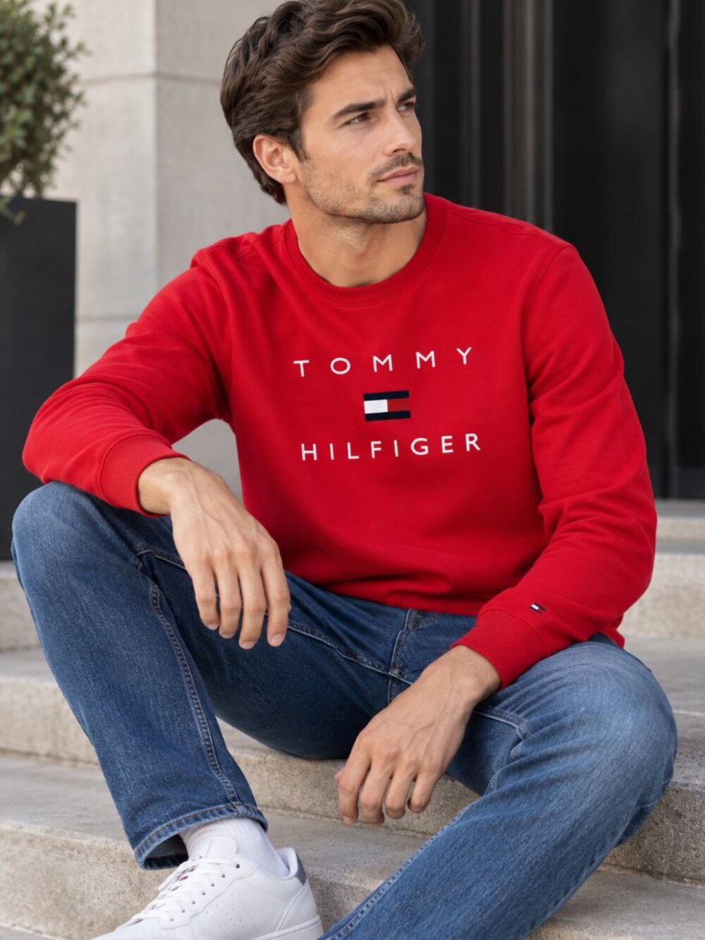 Tommy Hilfiger Men’s Red Logo Flag Crewneck Sweatshirt Size M
